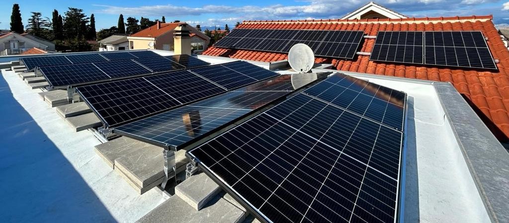 starke anlage mit 10 kwp auf satteldach